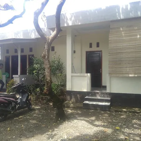 Pedek Homestay Praya Exterior photo